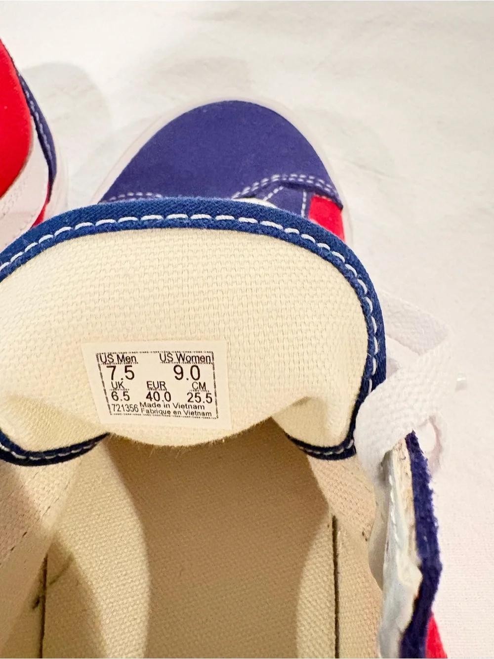 Vans men’s Low-Top Sneakers in Red, Blue & White